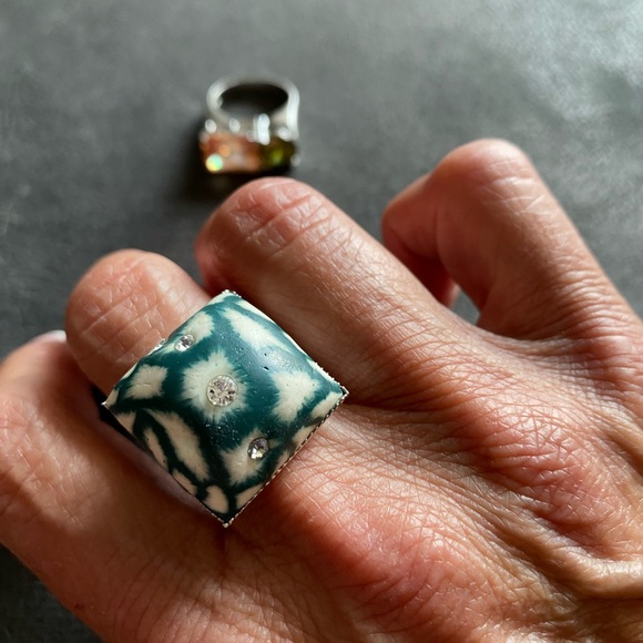 Silver accent rings - Picture 3 of 5